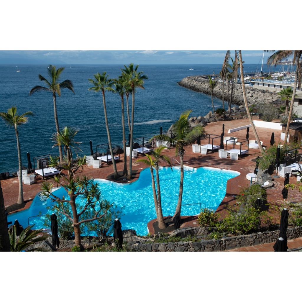 Beach Clubs for a Day in Costa Adeje: Accessible Experiences for Couples