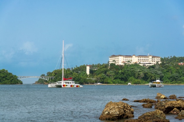 Resorts Cerca del Malecón de Samaná: Cómo Disfrutar un Día en la Piscina